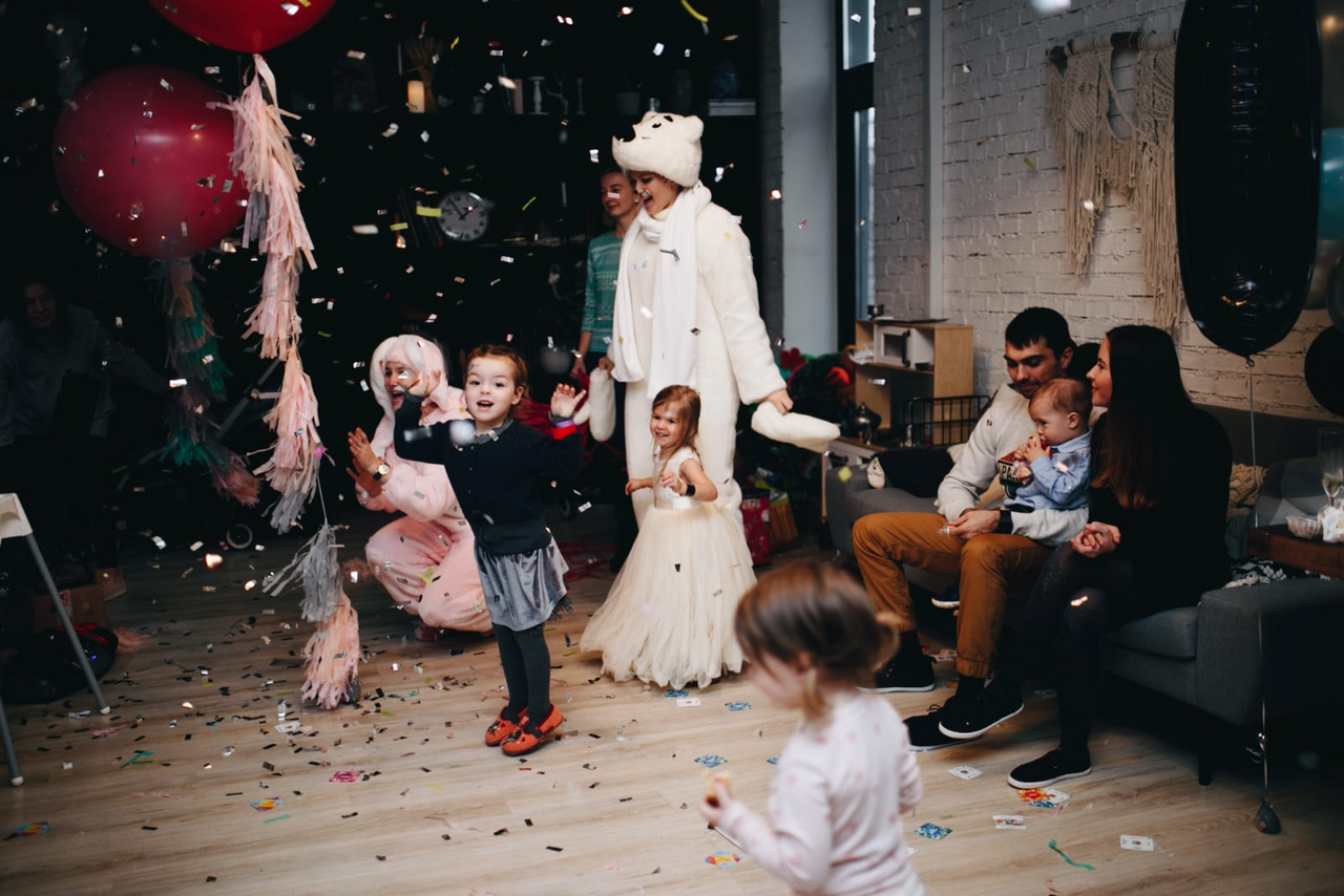 Арендовать Лофт с кухней в белом кирпиче для детских праздников 