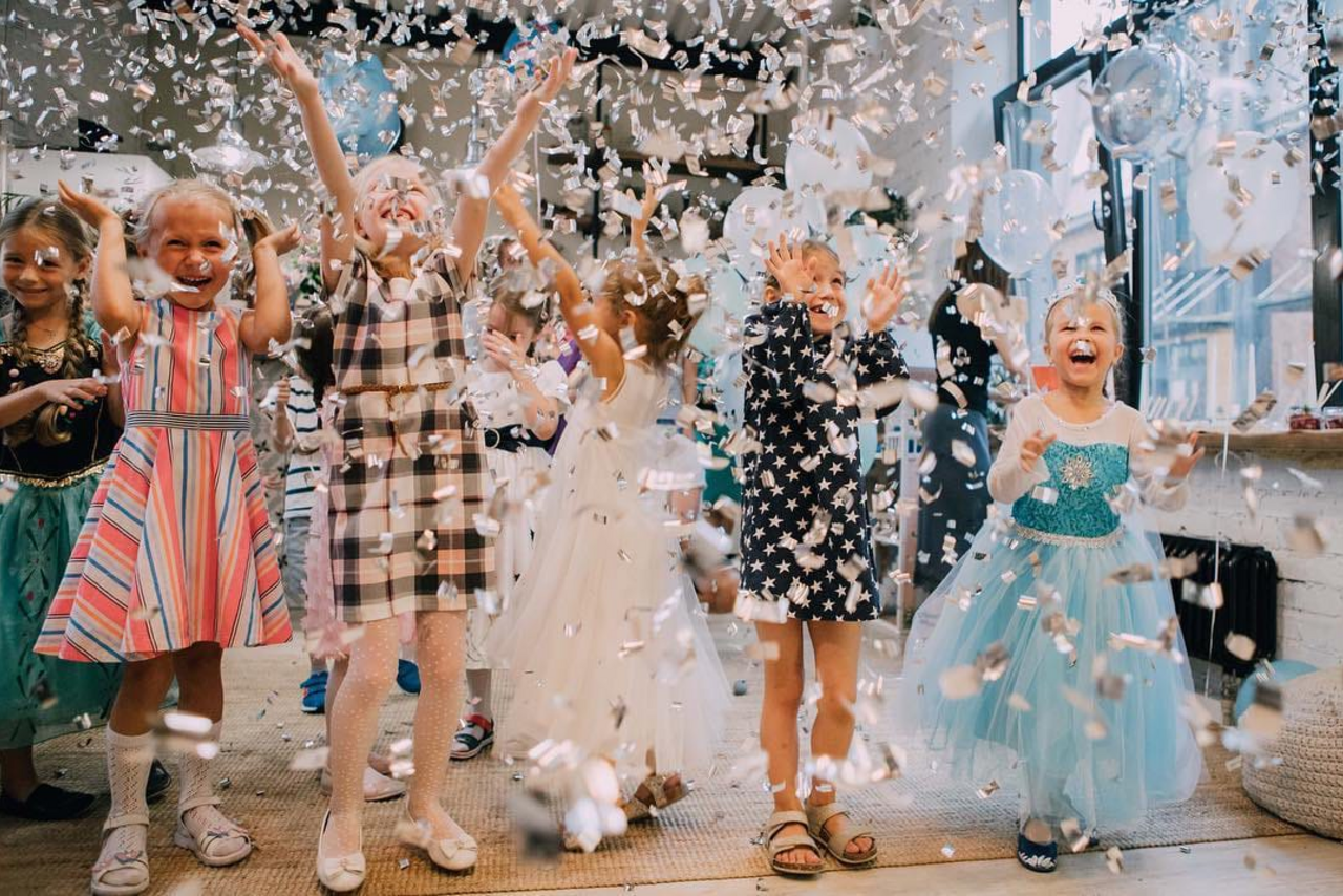 Арендовать Лофт с кухней в белом кирпиче для детских праздников 