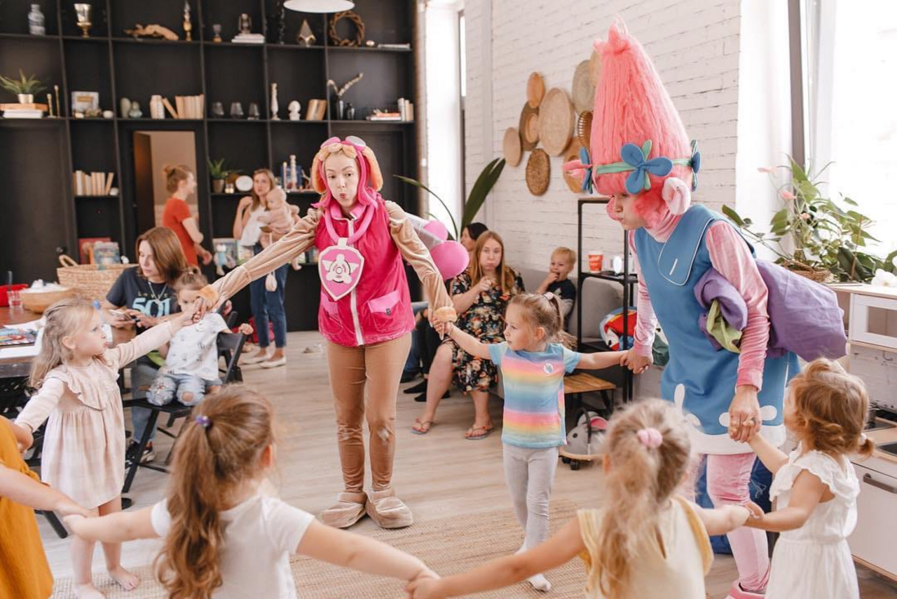 Арендовать Лофт с кухней в белом кирпиче для детских праздников 