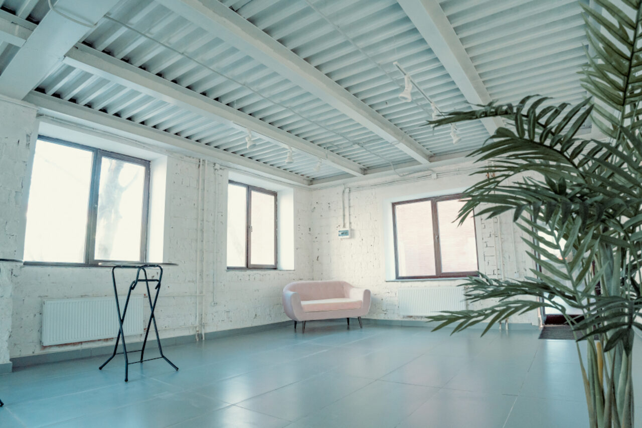 Арендовать ThePLACE. Белый лофт 120м² 