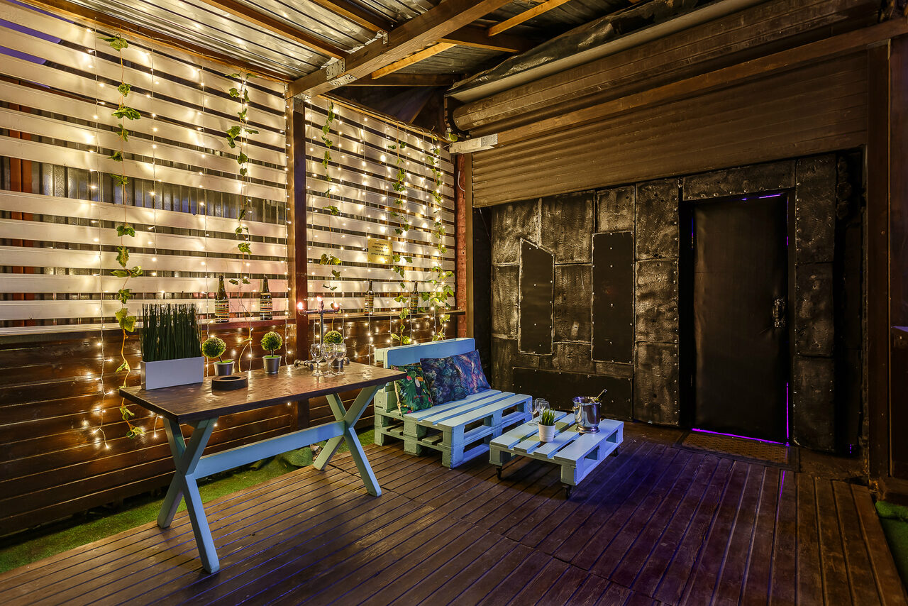 Арендовать Loftblackout. Эксклюзивный черный лофт с летней террасой