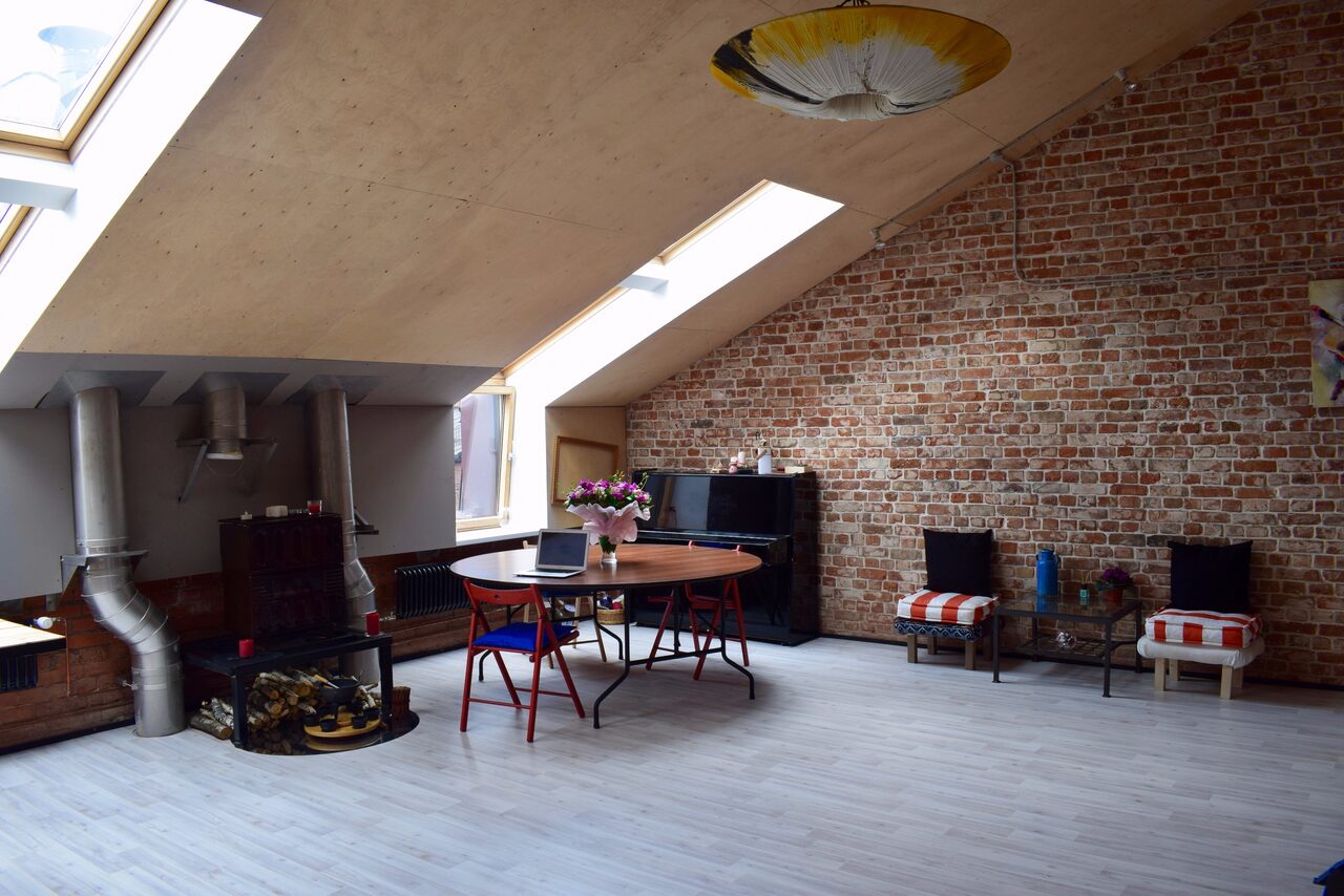 Арендовать Citrus Space Лофт-мансарда с камином