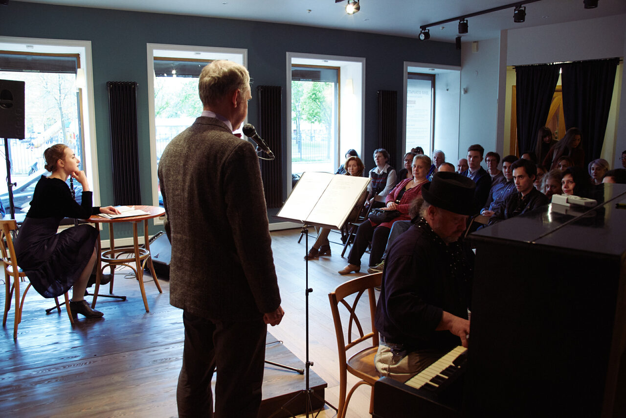 Арендовать Книги и кофе. Творческий лофт со сценой