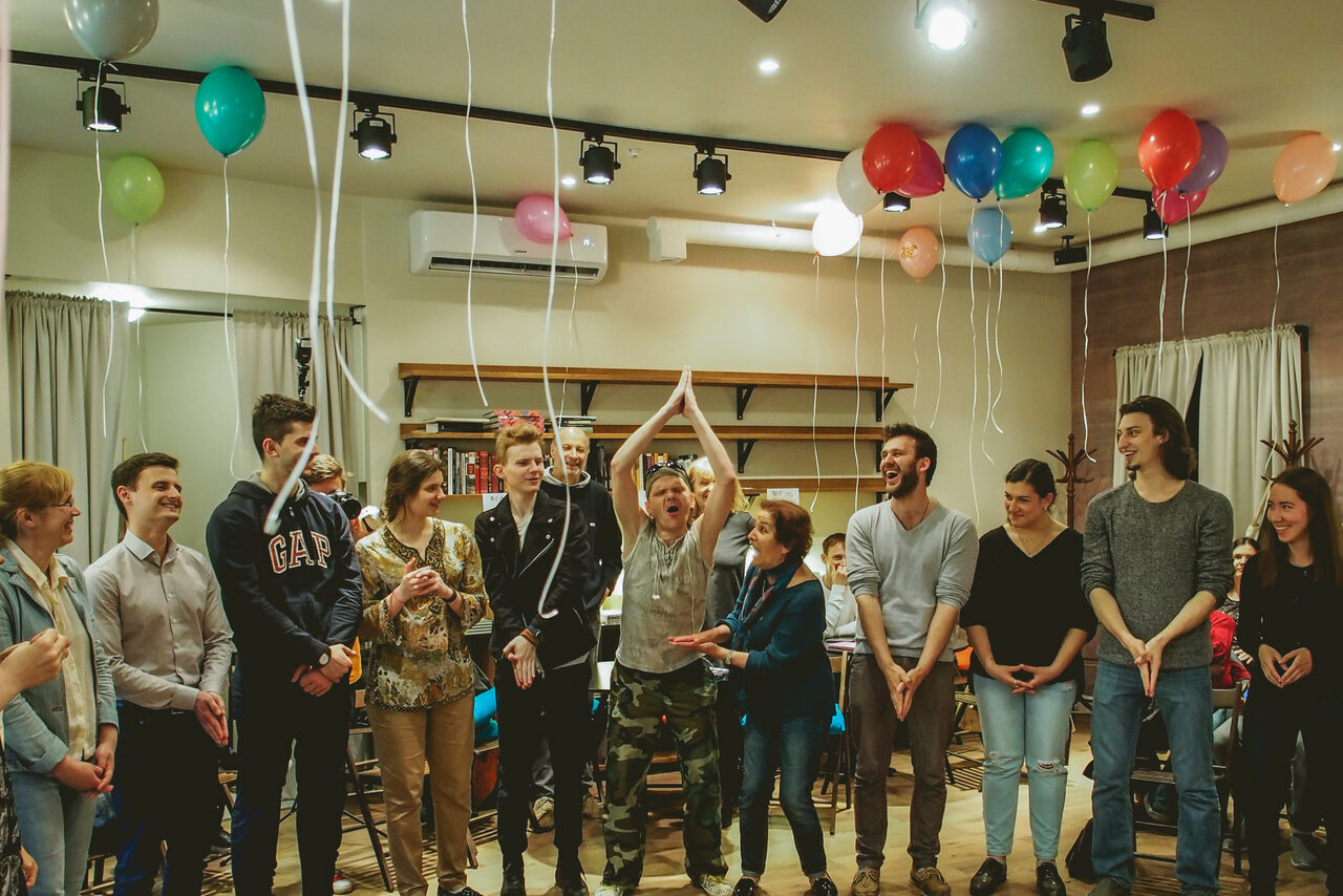 Арендовать Книги и кофе. Творческий лофт со сценой