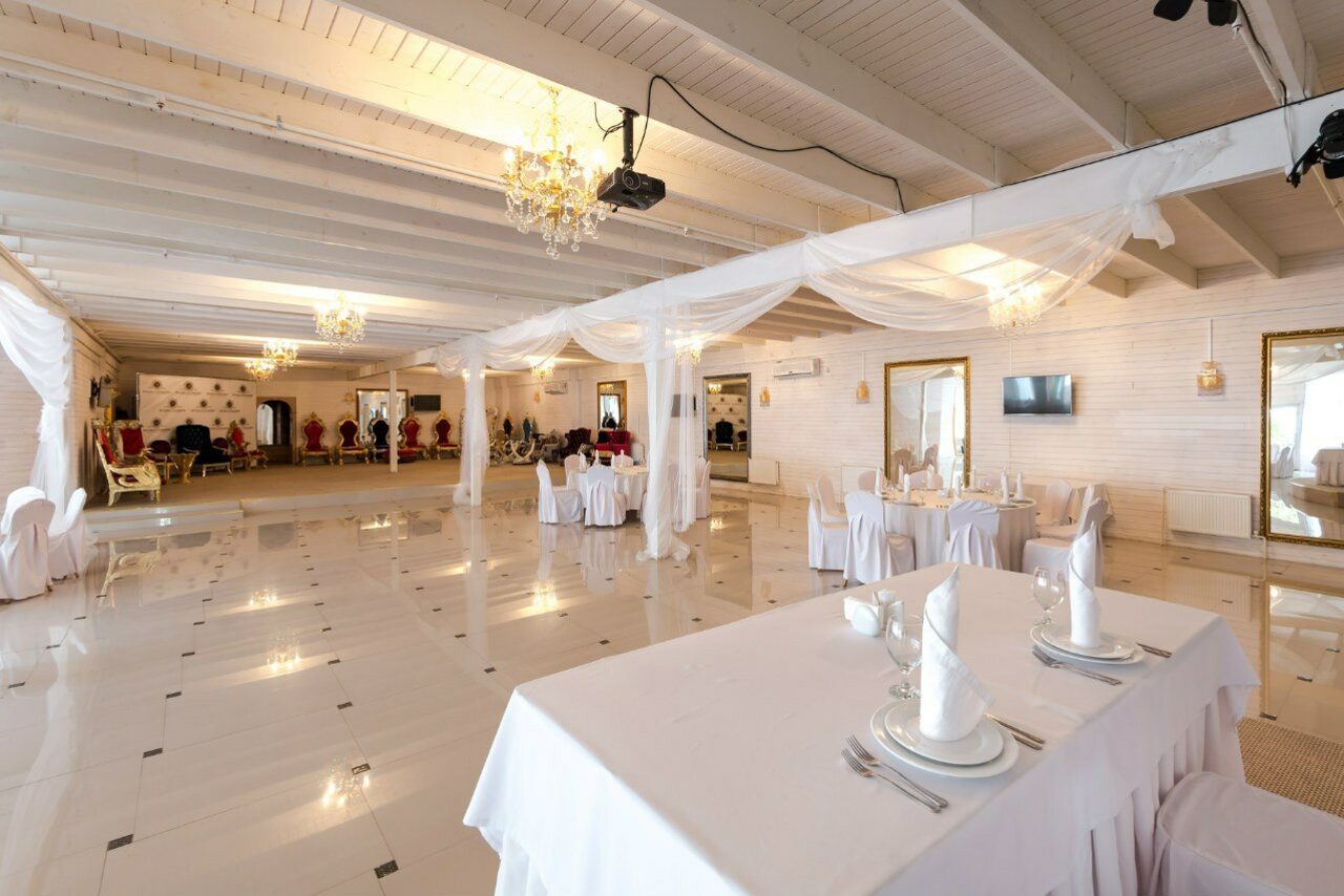 Арендовать Суриков Group Зеркальный зал