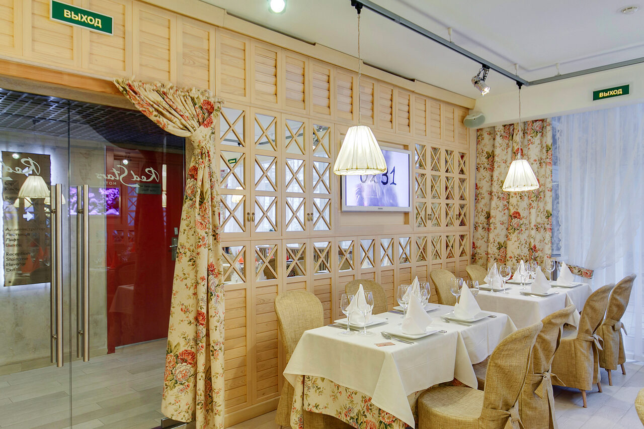 Арендовать Red Stars Hotel