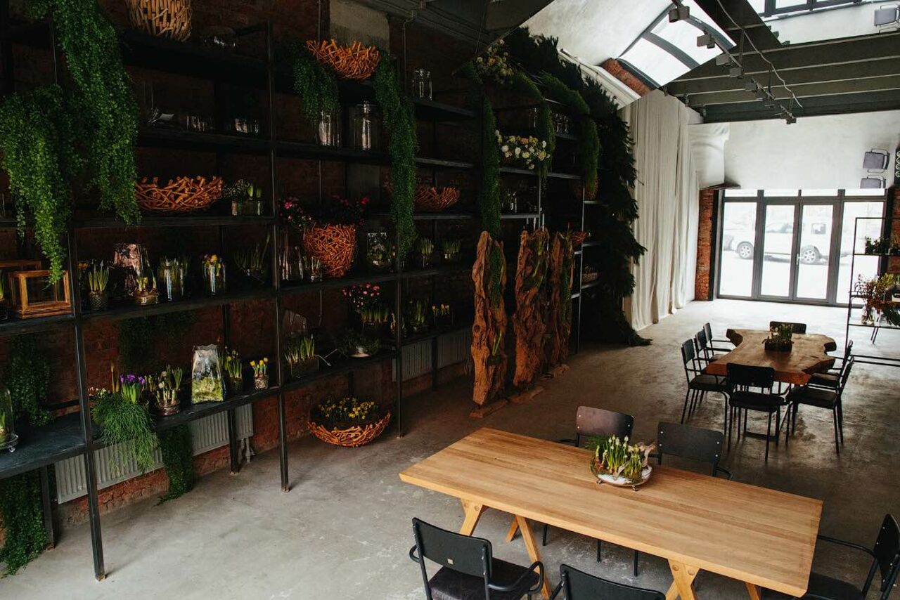 Арендовать Цех Изящных Искусств Арт-лофт с живыми деревьями