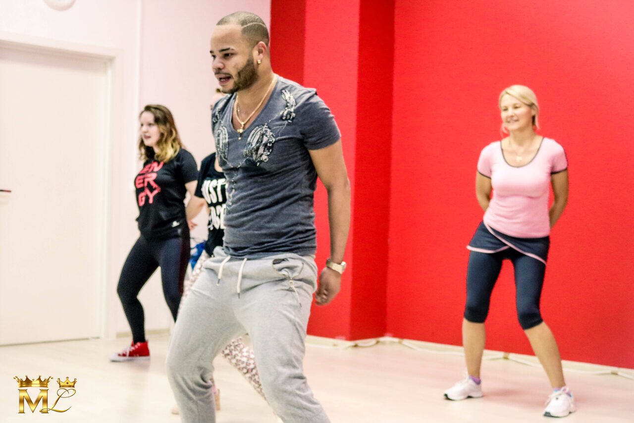 Арендовать ML DANCE COMPANY. Танцевальный зал