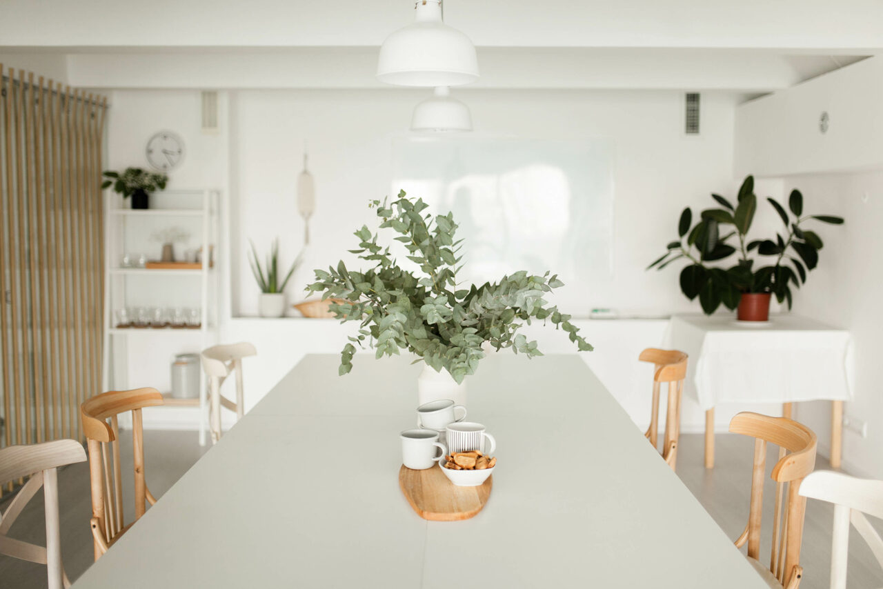 Арендовать Натура Место. Белый зал в лофтовой студии