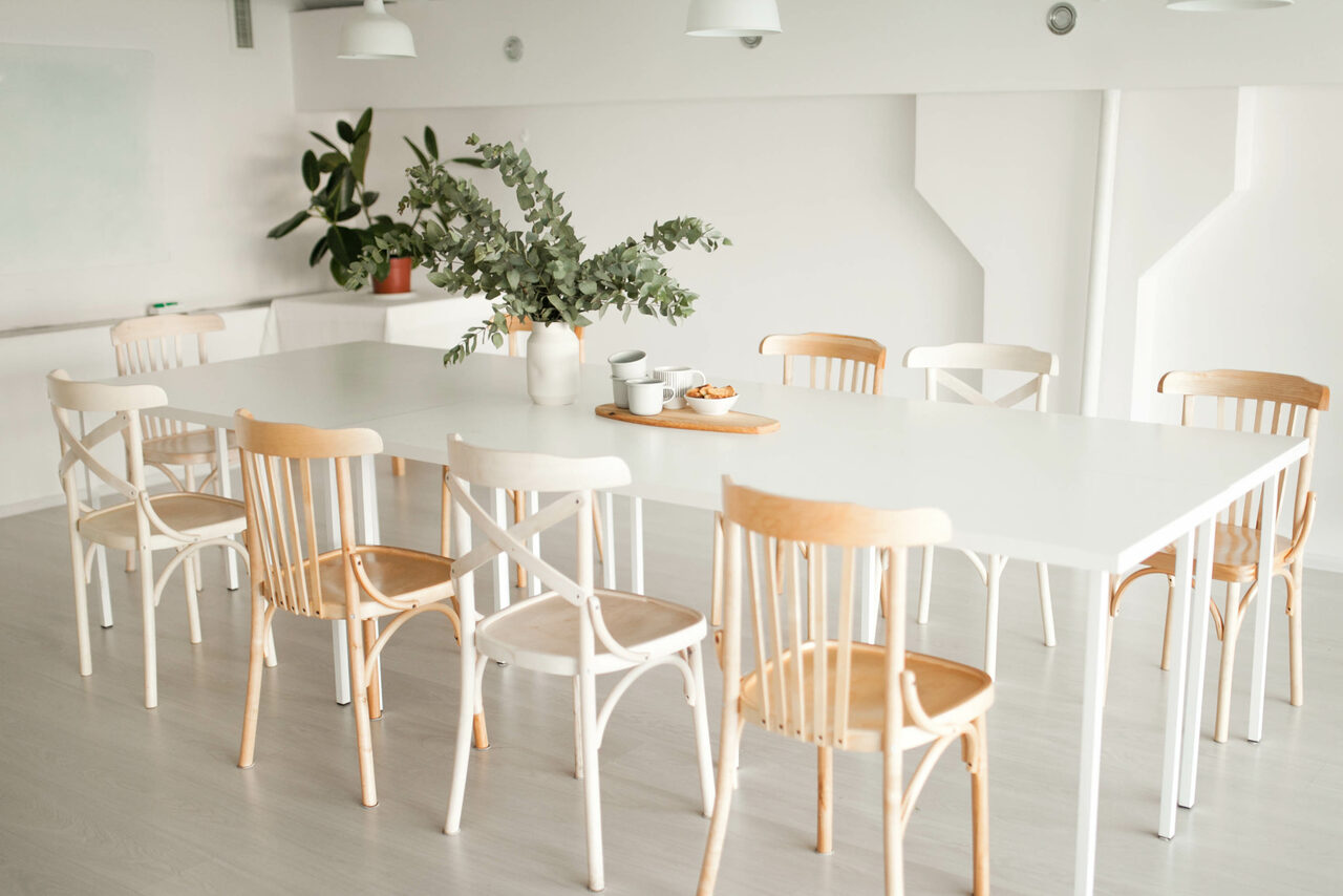 Арендовать Натура Место. Белый зал в лофтовой студии