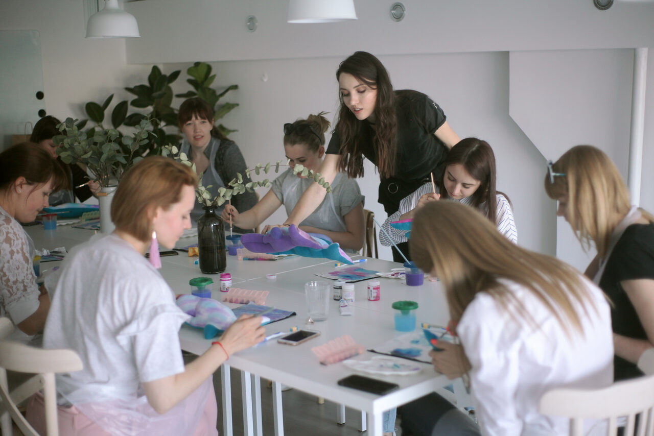 Арендовать Натура Место. Белый зал в лофтовой студии