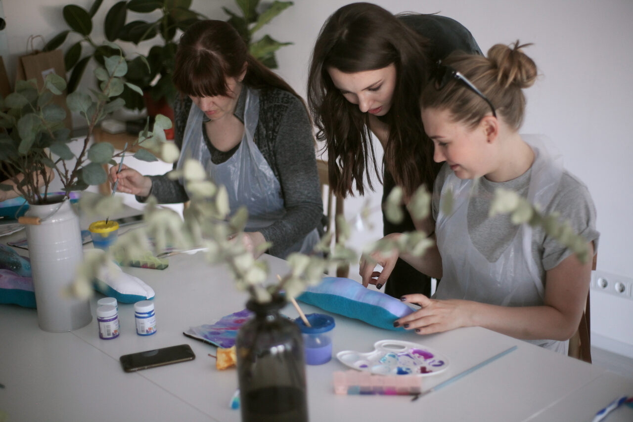 Арендовать Натура Место. Белый зал в лофтовой студии