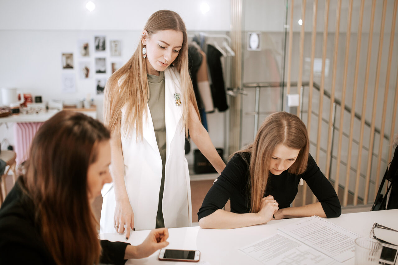 Арендовать Натура Место. Белый зал в лофтовой студии