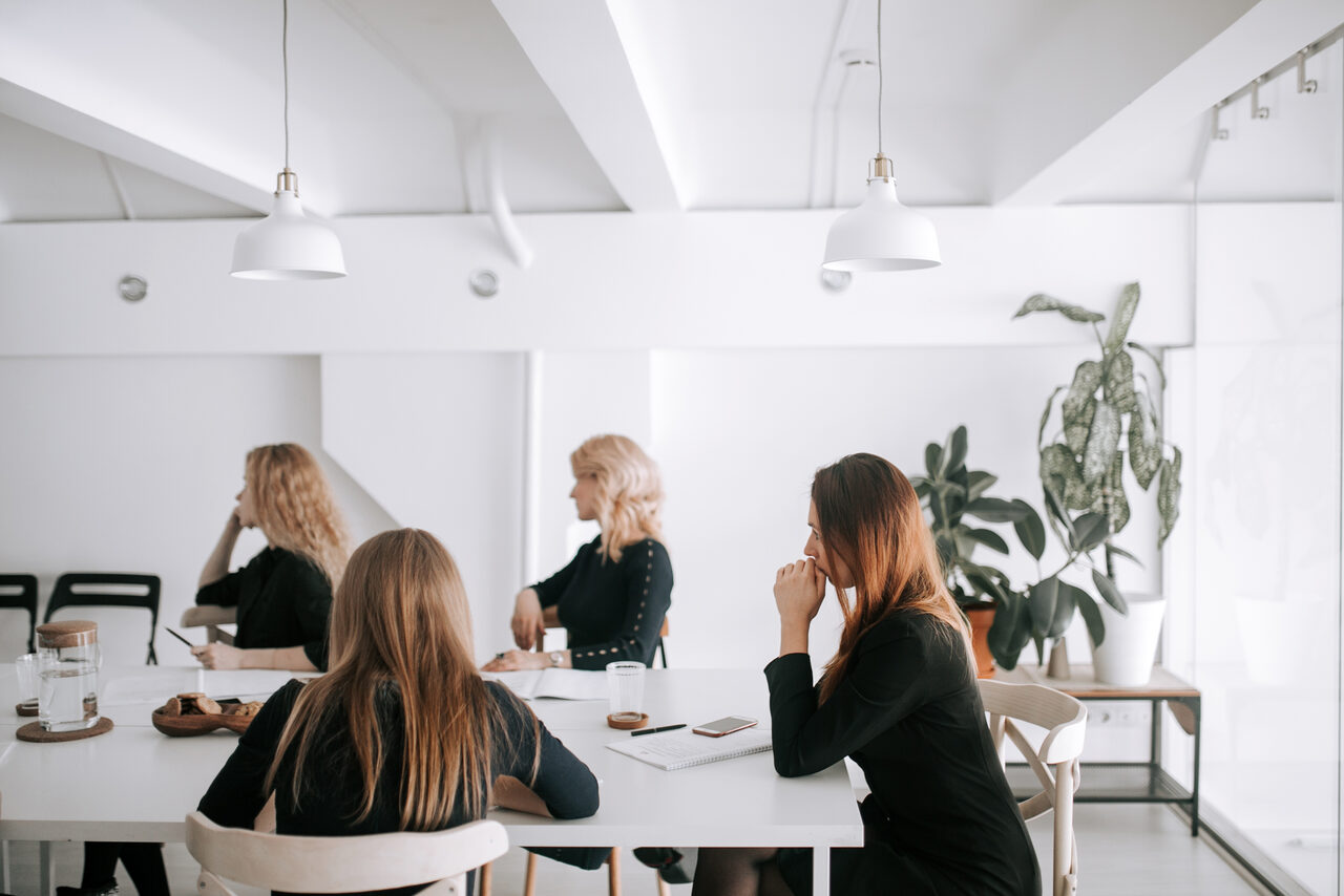 Арендовать Натура Место. Белый зал в лофтовой студии