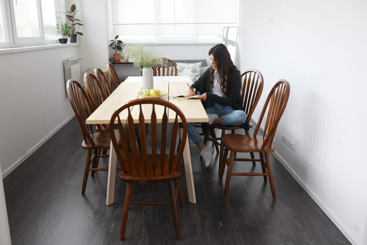 Арендовать Натура Место Лофт с деревянным столом