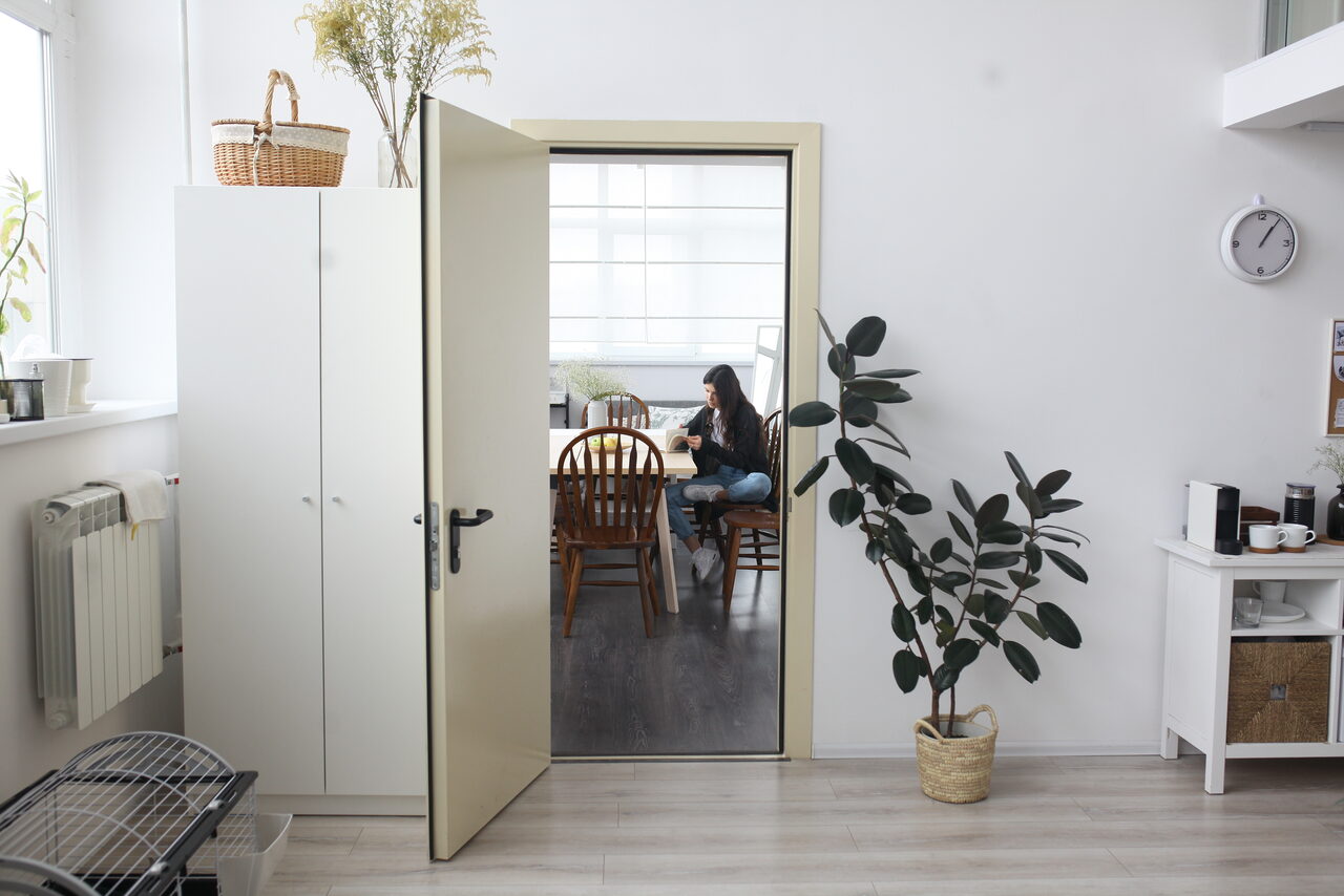 Арендовать Натура Место Лофт с деревянным столом