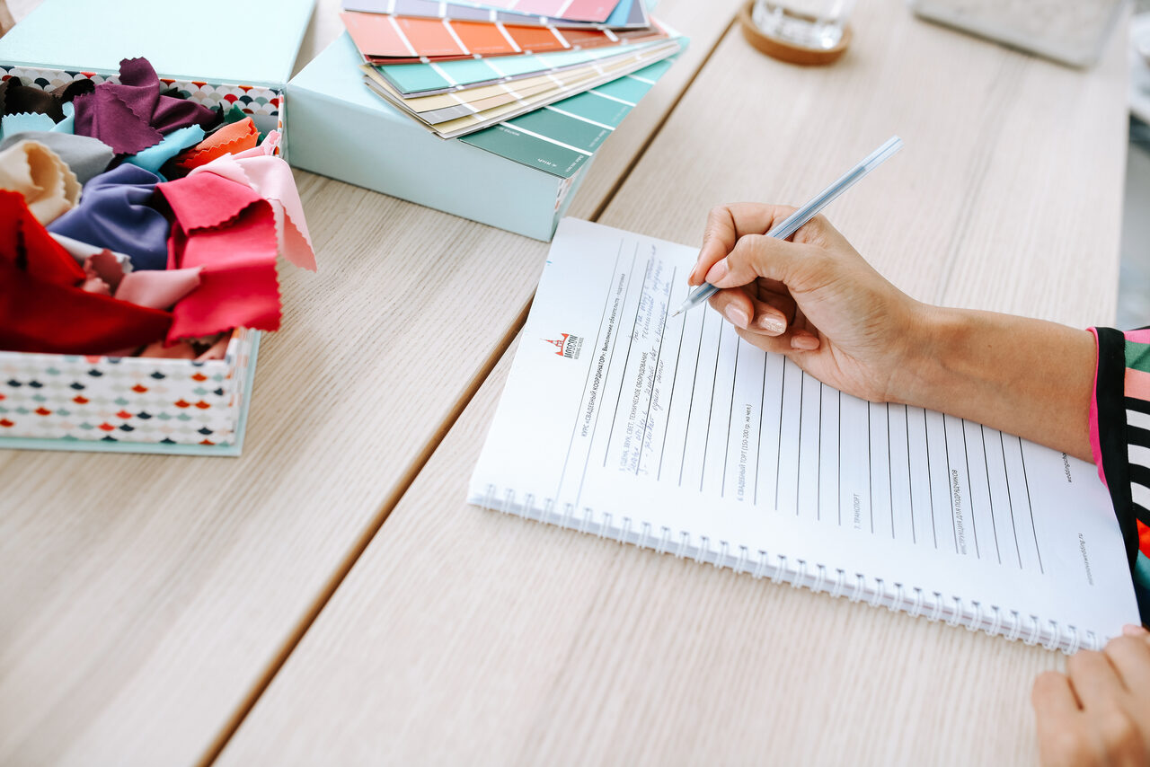 Арендовать Натура Место Лофт с деревянным столом