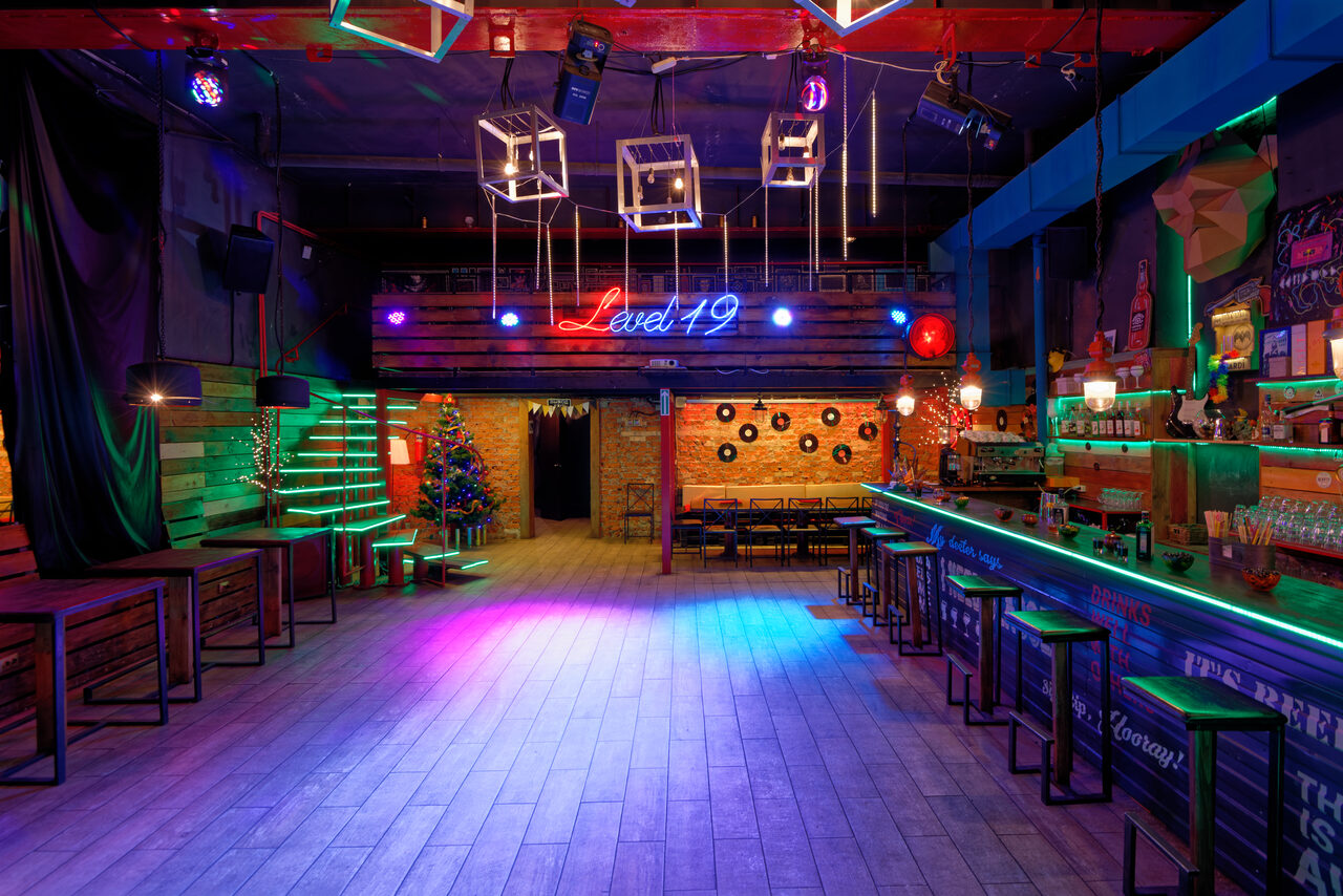 Арендовать Loft Level 19 на заводе Кристалл. Крыша для вечеринок