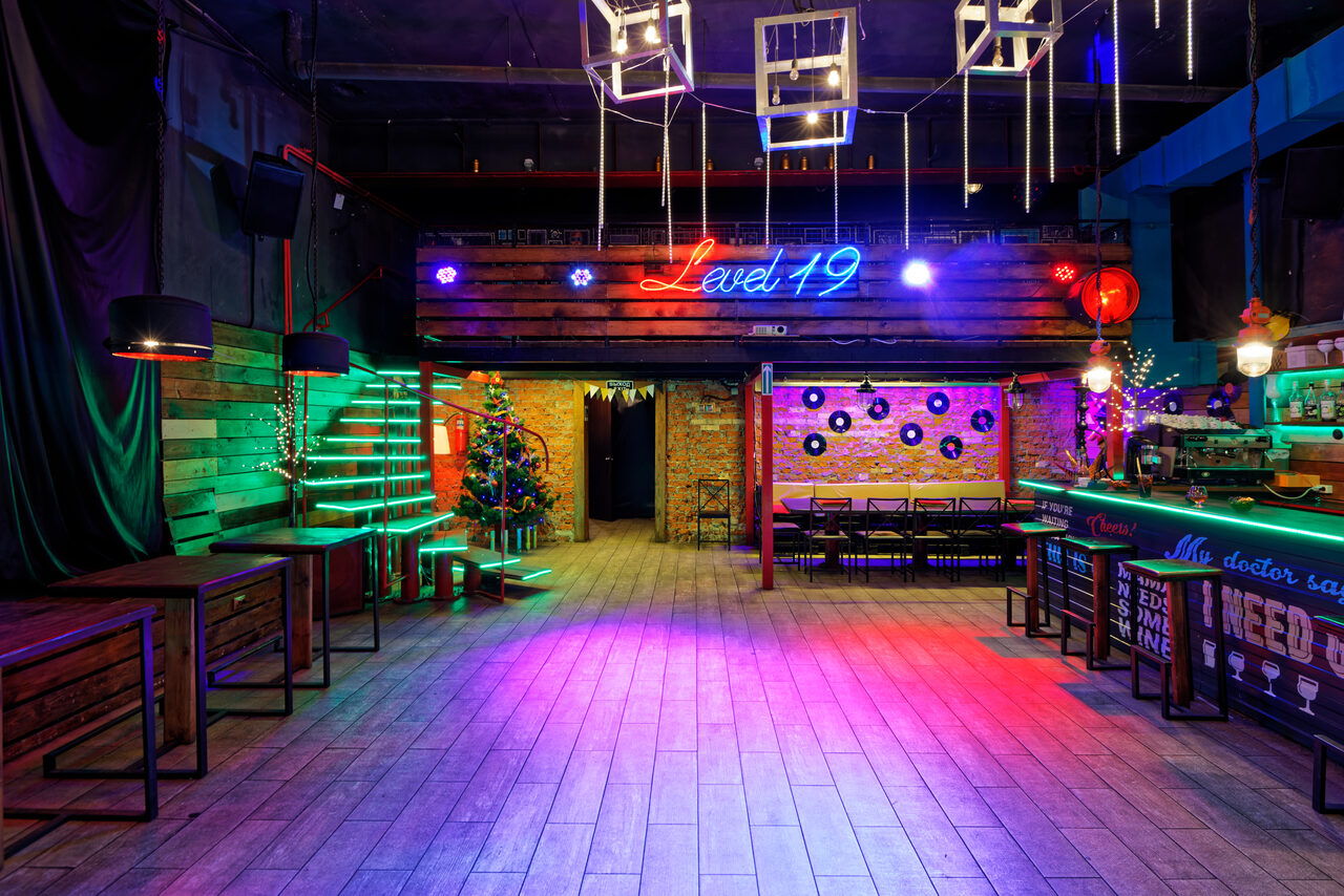 Арендовать Loft Level 19 на заводе Кристалл. Крыша для вечеринок