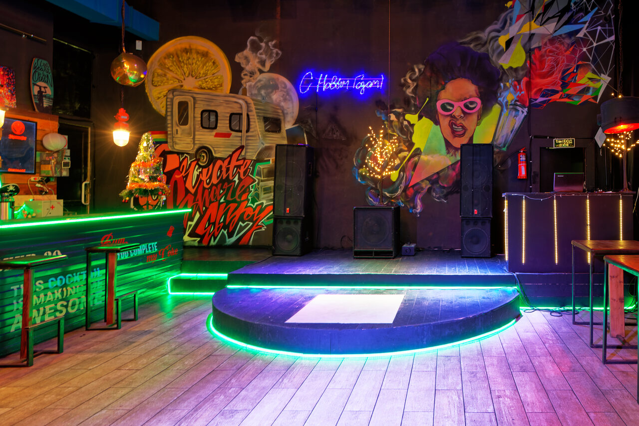 Арендовать Loft Level 19 на заводе Кристалл. Крыша для вечеринок