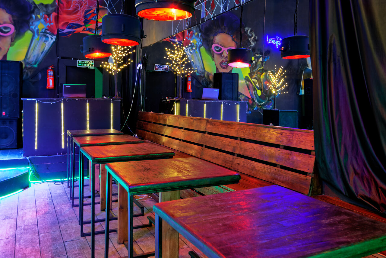 Арендовать Loft Level 19 на заводе Кристалл. Крыша для вечеринок