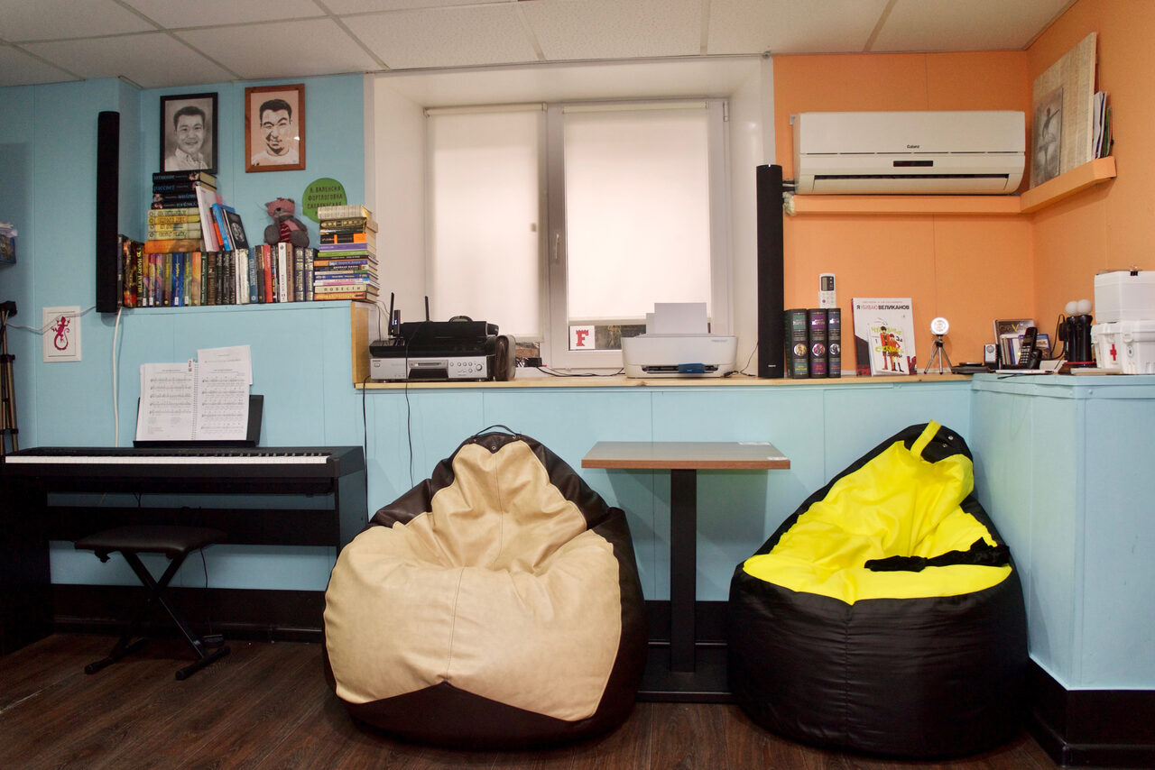 Арендовать Лофт с пуфами на Спортивной