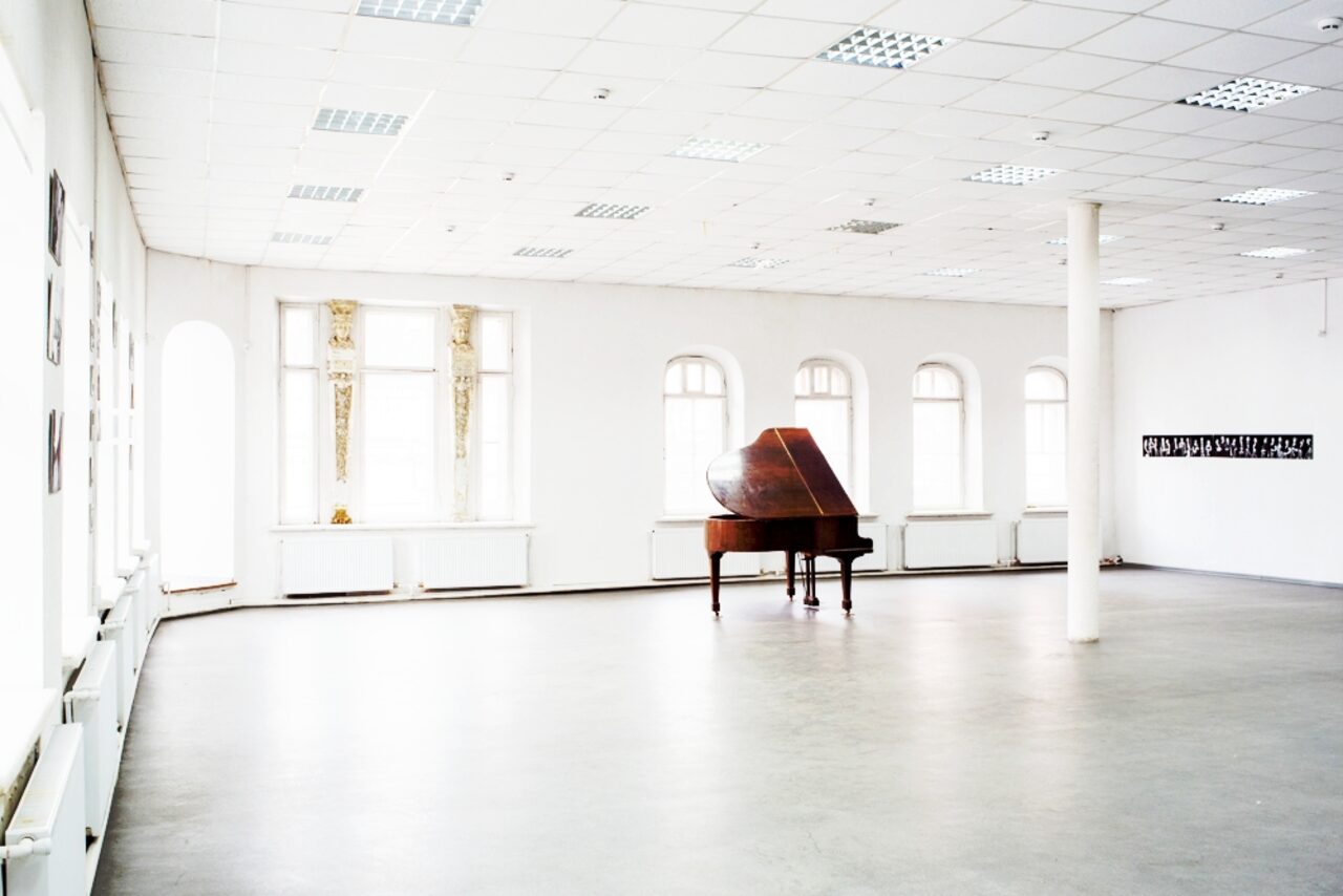 Арендовать Лофт Фарфор. Торжественный лофт с роялем