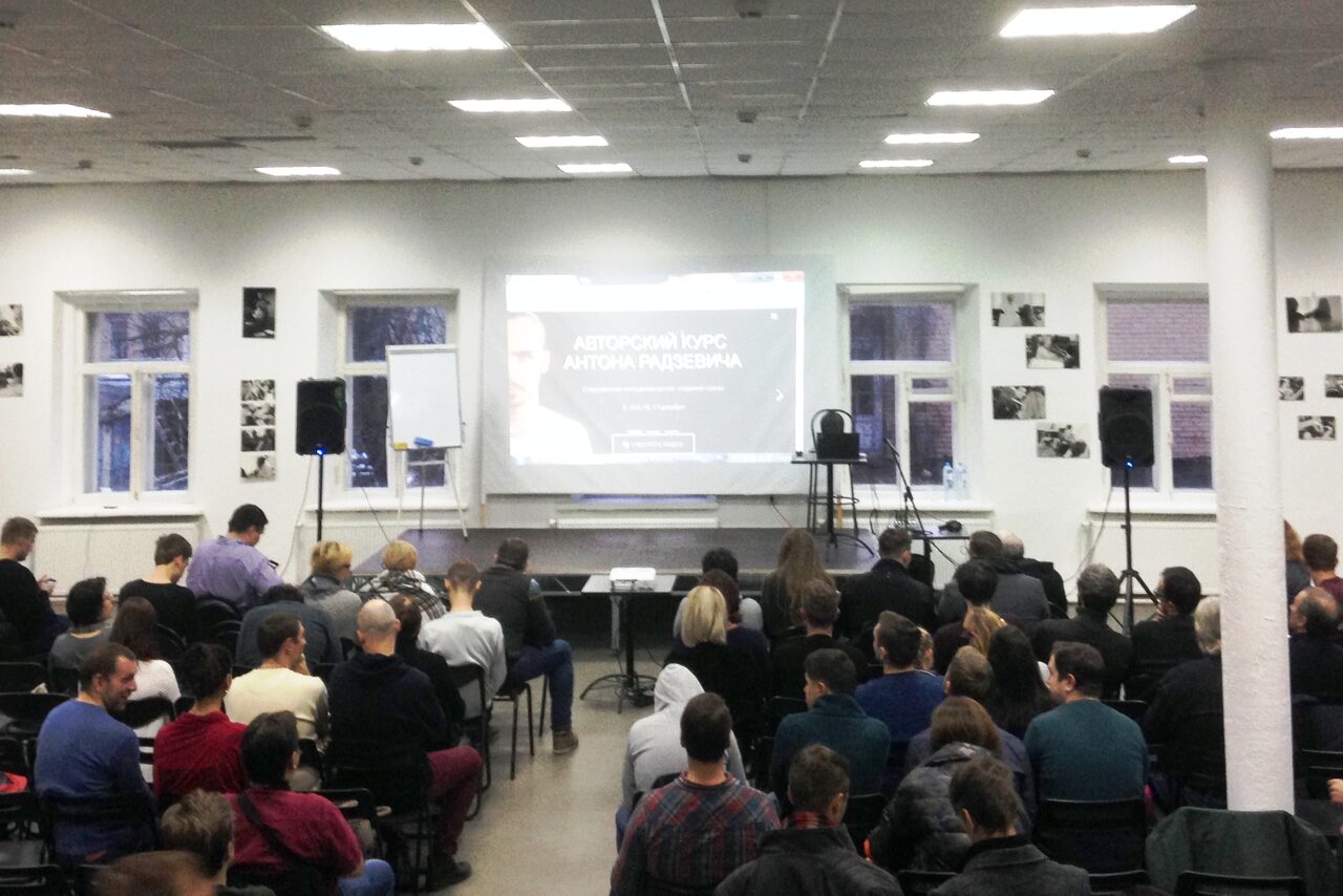 Арендовать Лофт Фарфор. Торжественный лофт с роялем