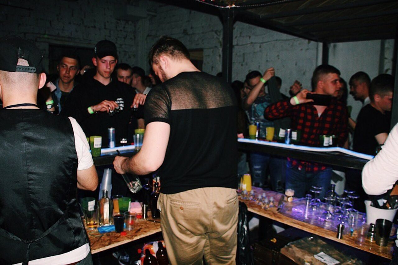 Арендовать Mazel Tov Studio Двухэтажный лофт-бар