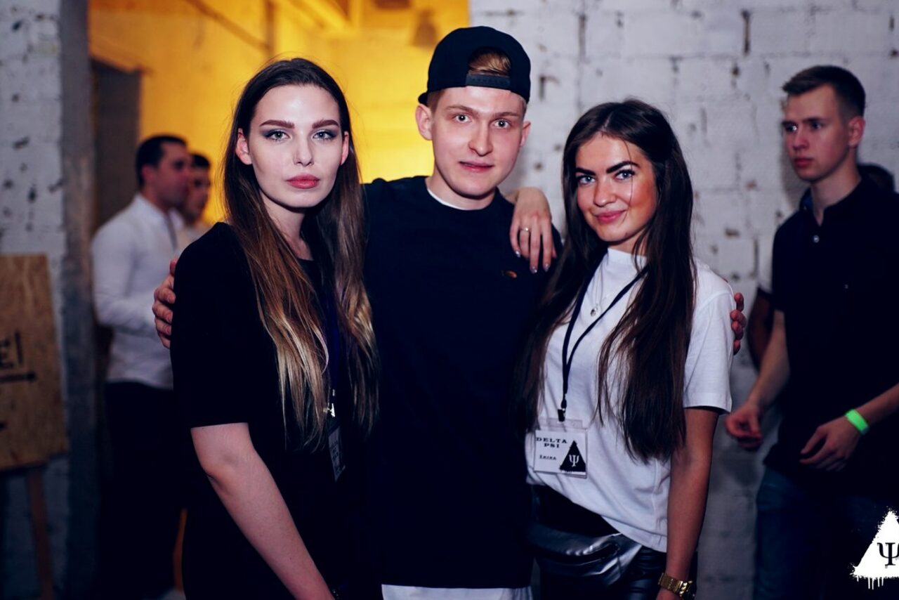 Арендовать Mazel Tov Studio Двухэтажный лофт-бар