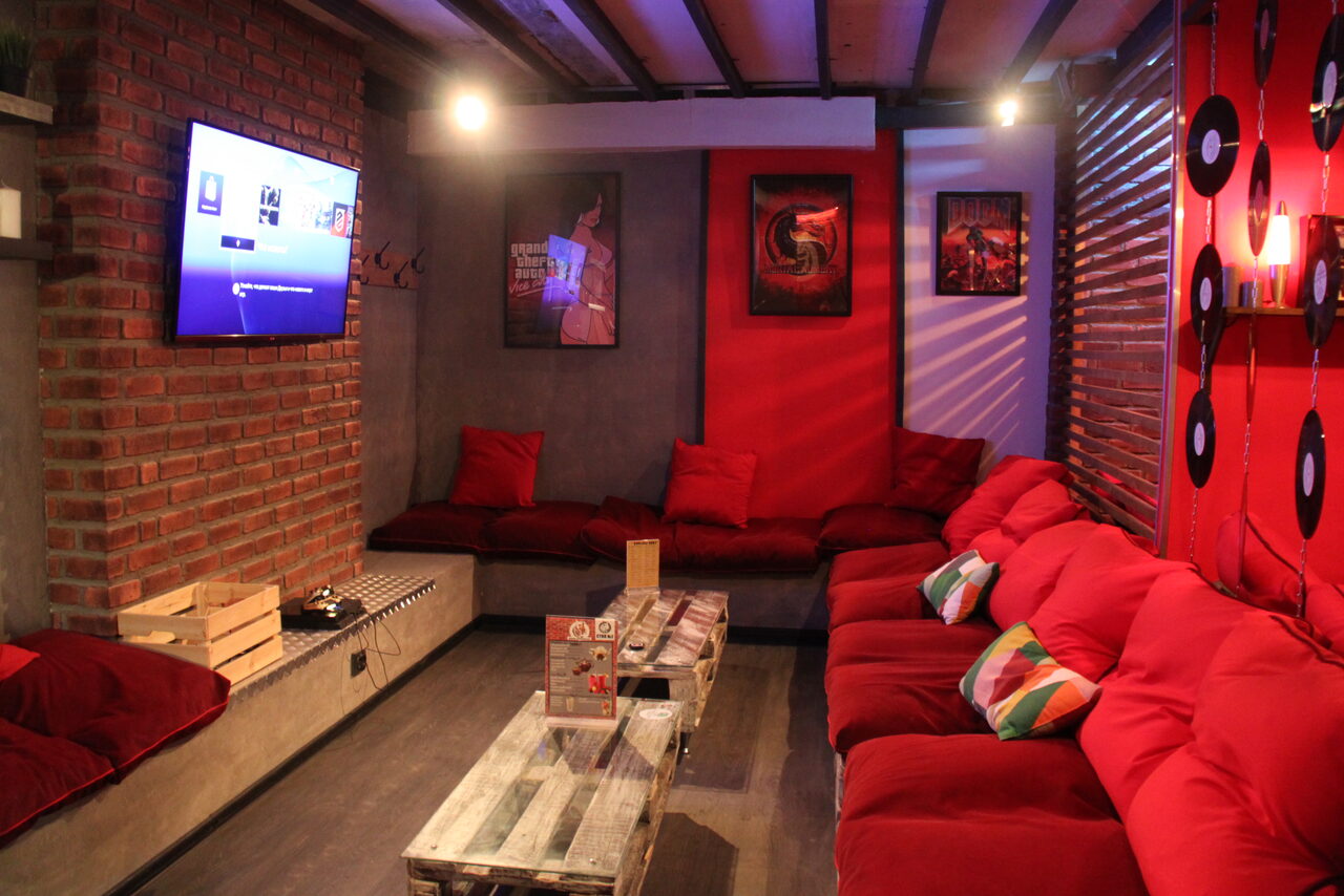 Арендовать Лофт с бильярдом в Мытищах