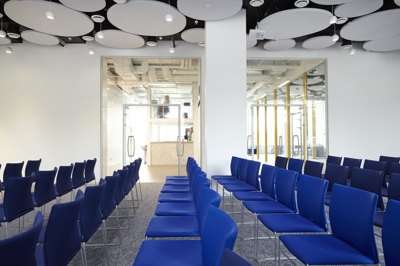 Арендовать Newsroom Конференц-центр на Кутузовской