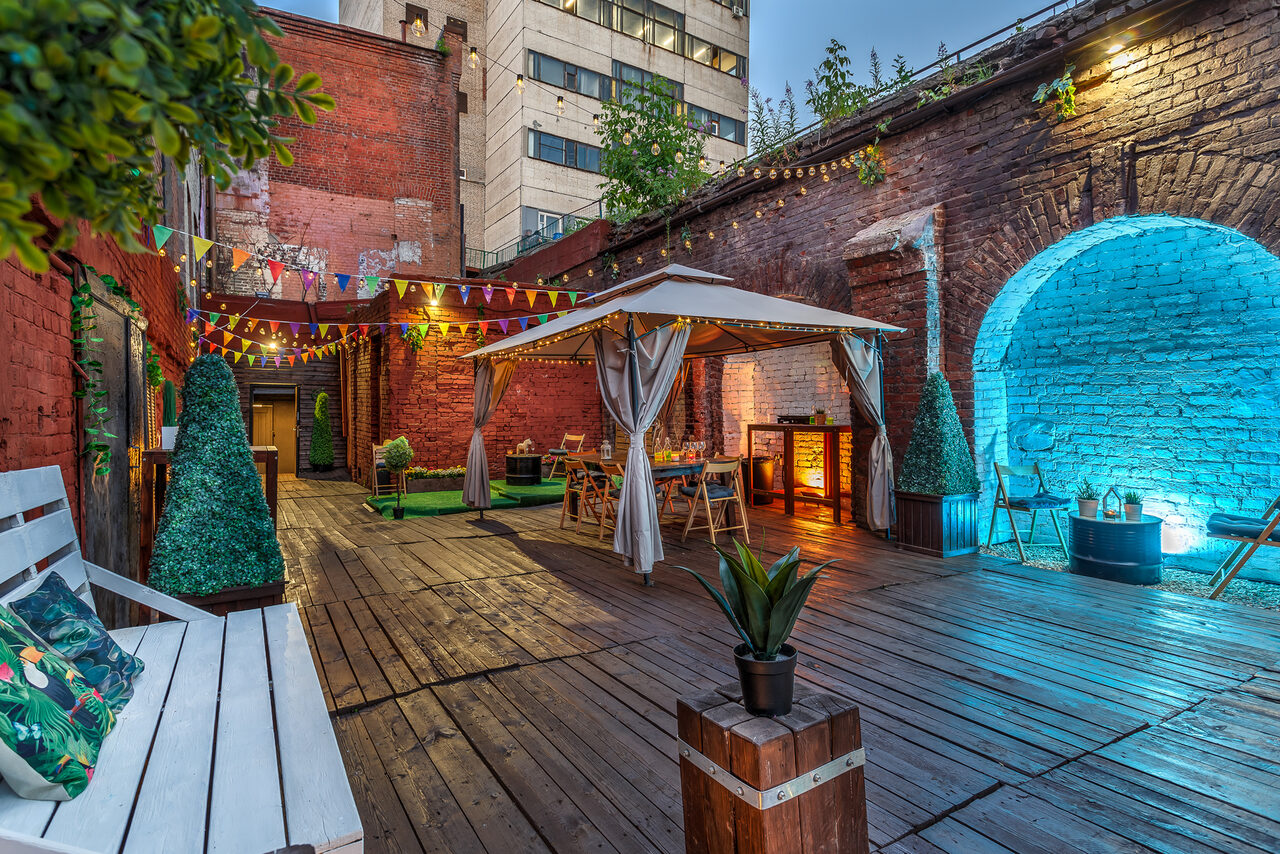 Арендовать Исторический лофт эпохи Российской Империи с летней верандой