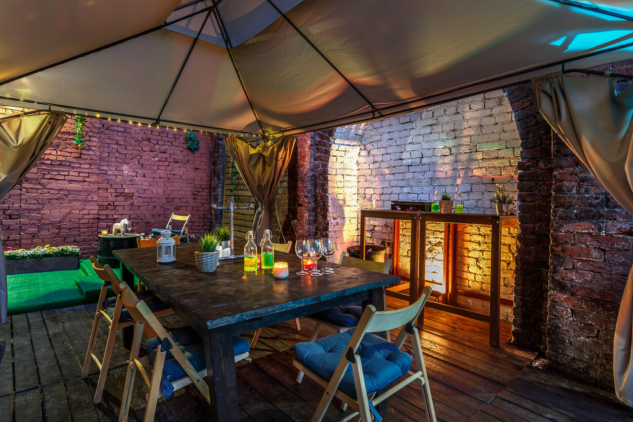 Арендовать Исторический лофт эпохи Российской Империи с летней верандой