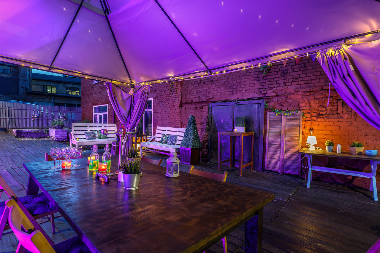 Арендовать Исторический лофт эпохи Российской Империи с летней верандой