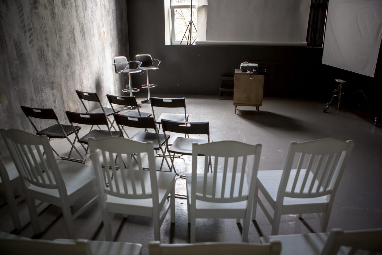 Арендовать Фотостудия Bouton. Минималистичный лофт 