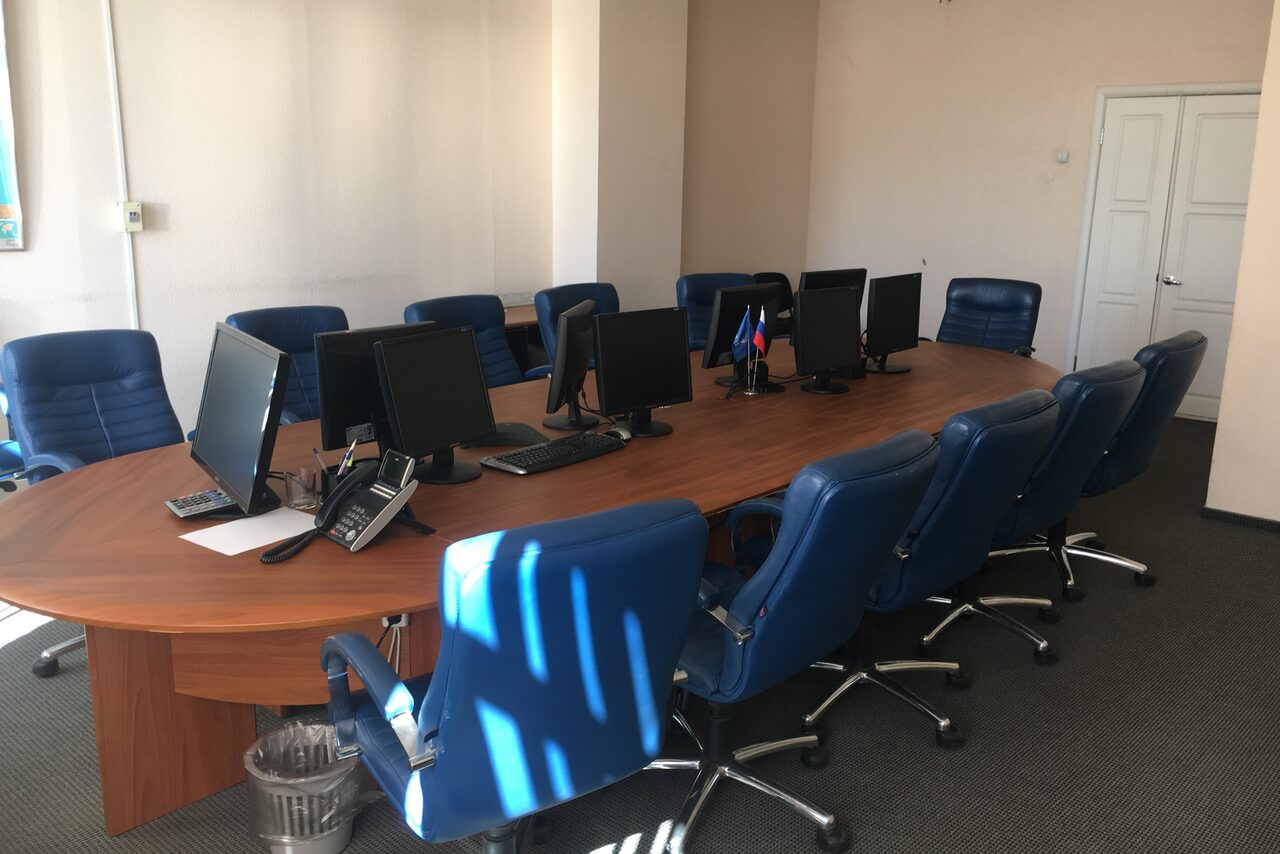 Арендовать Оборудована переговорная в Екб