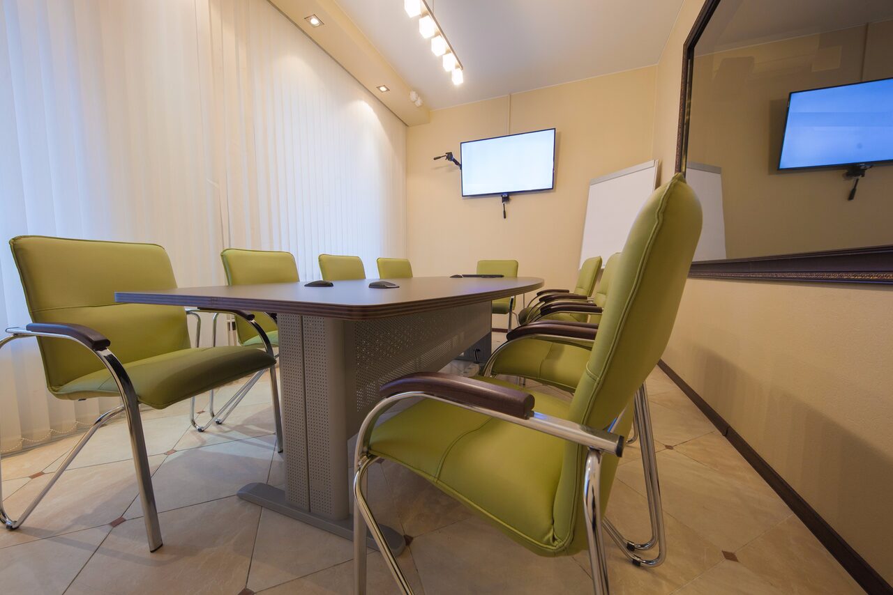 Арендовать Переговорная с зеркалом Газелла 