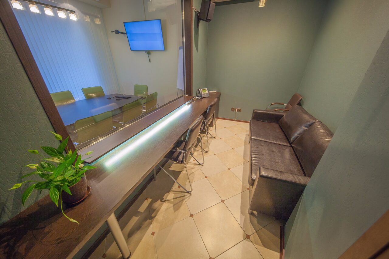 Арендовать Переговорная с зеркалом Газелла 