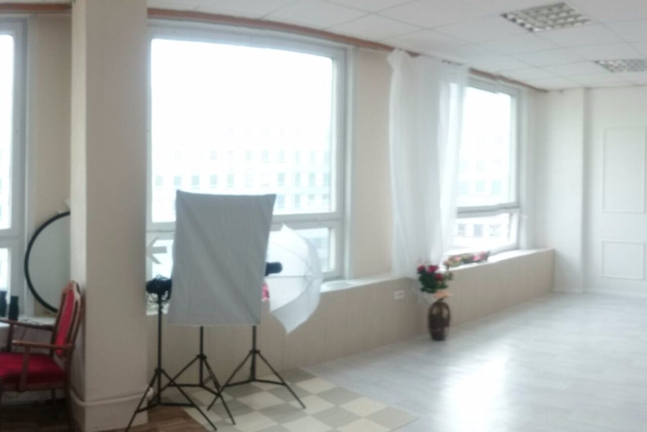 Арендовать Светлая фотостудия на Бутырской 