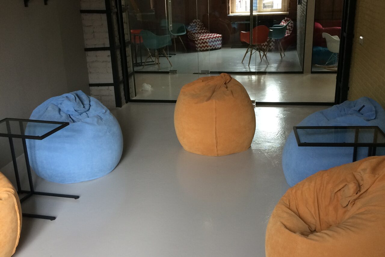 Арендовать Лофт-аудитории для репетиторов иностранных языков.