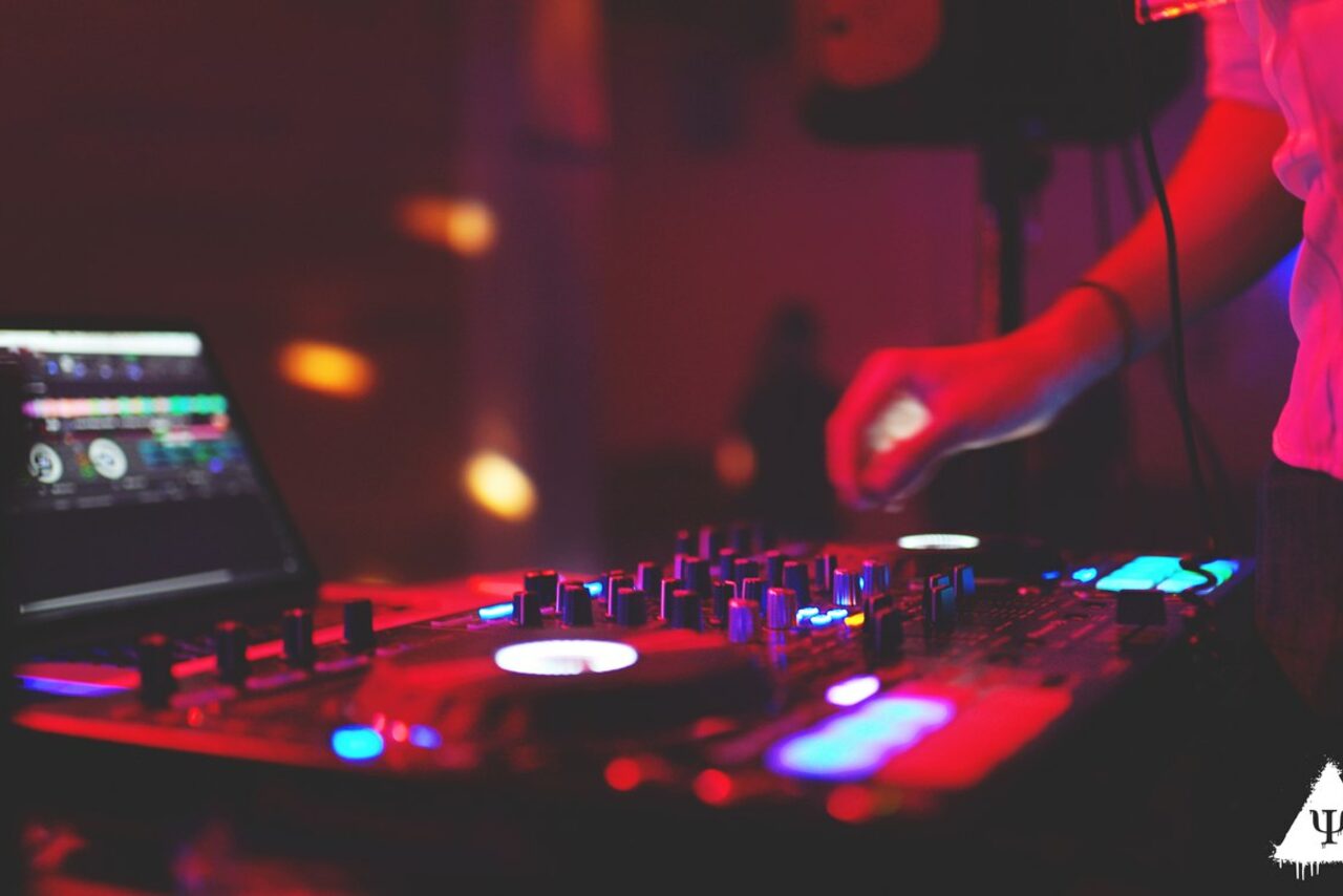 Арендовать Mazel Tov Studio Просторный лофт с отдельным входом