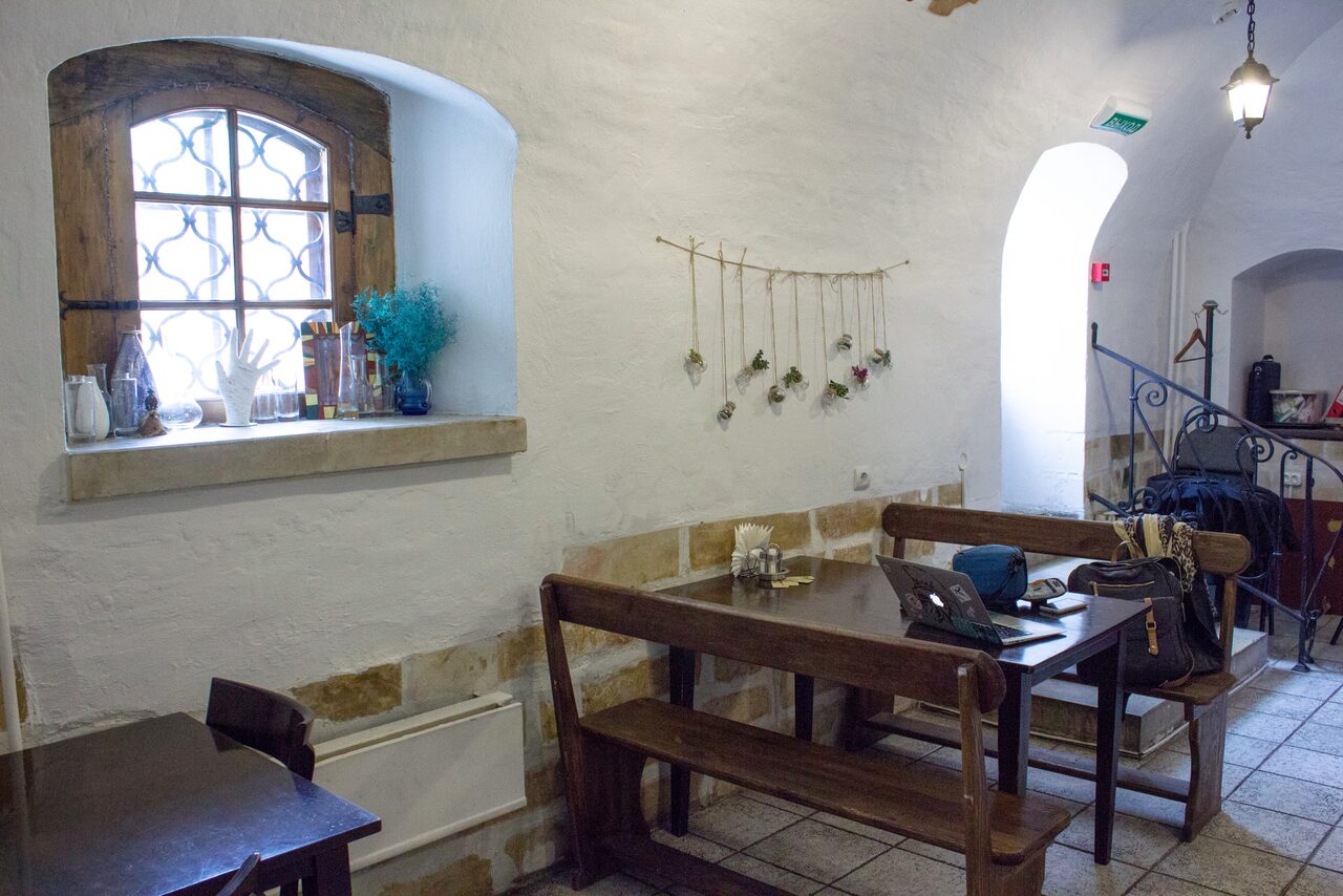 Арендовать Андеграунд клуб Гарцующий Дредноут