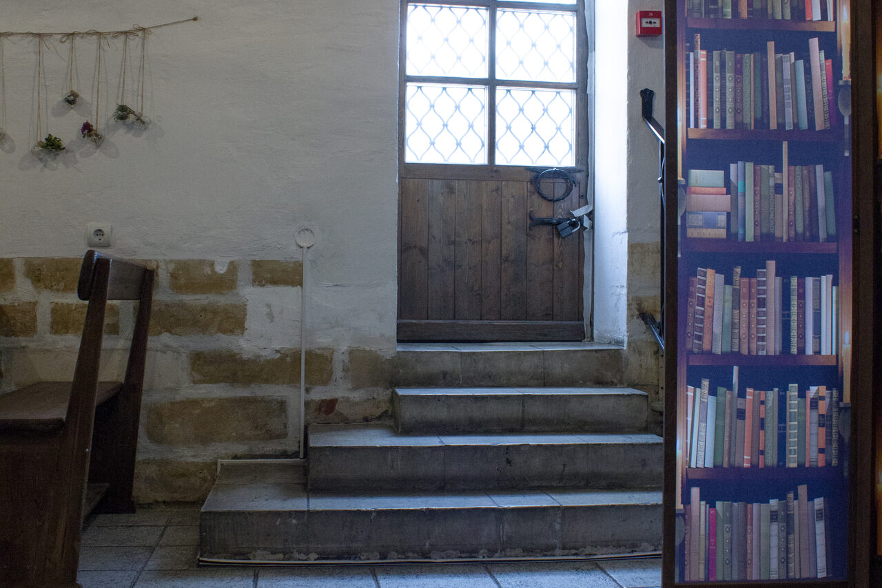 Арендовать Андеграунд клуб Гарцующий Дредноут