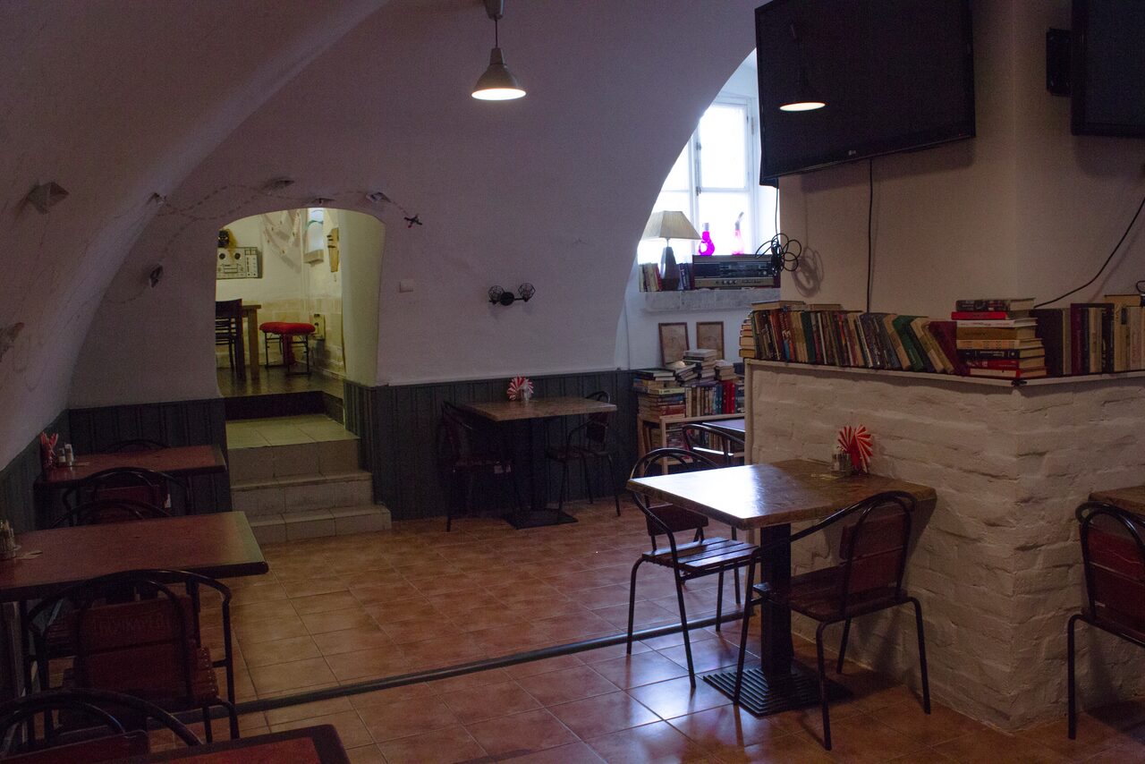 Арендовать Андеграунд клуб Гарцующий Дредноут