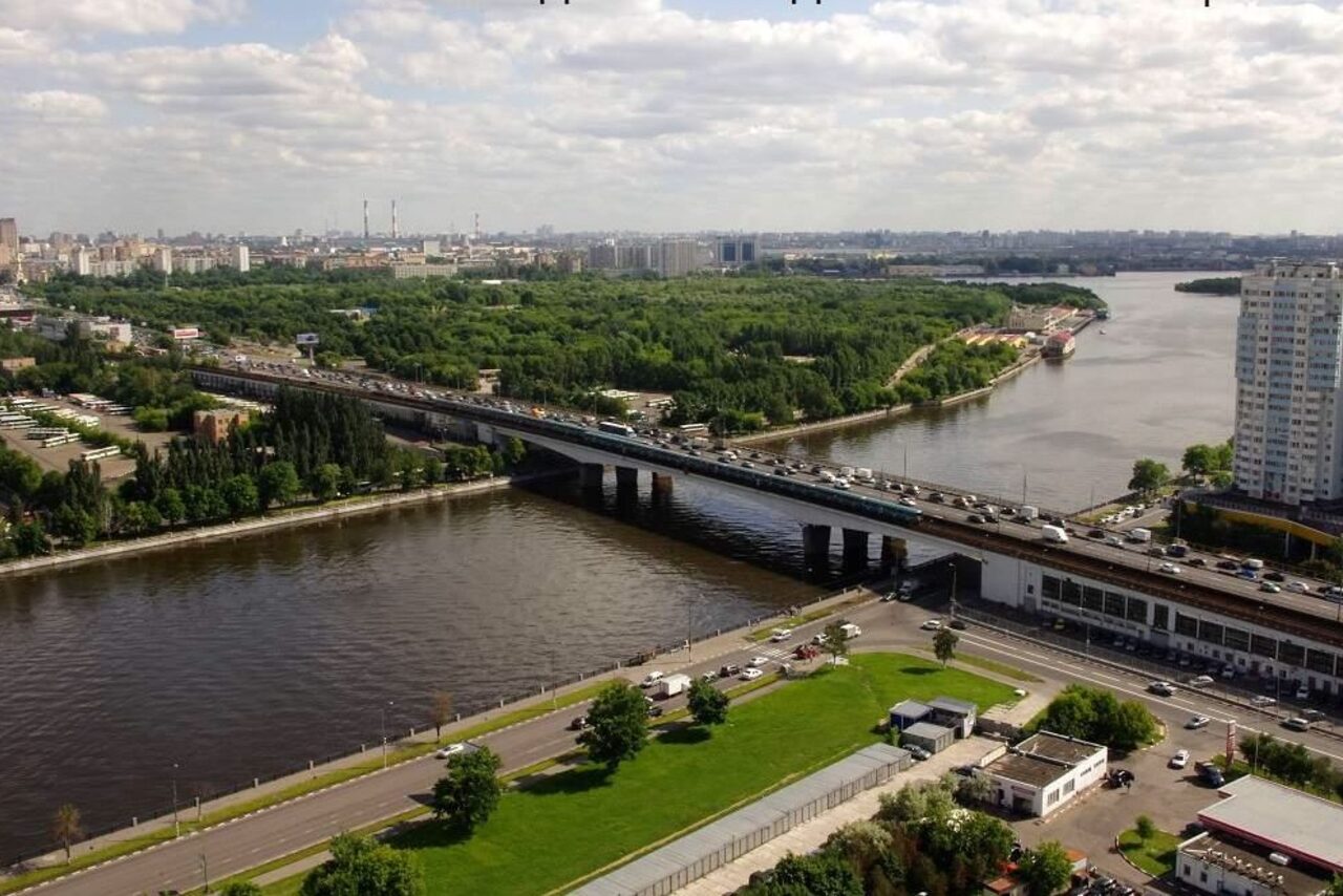 Арендовать StolOFFka Дизайнерский конференц-зал