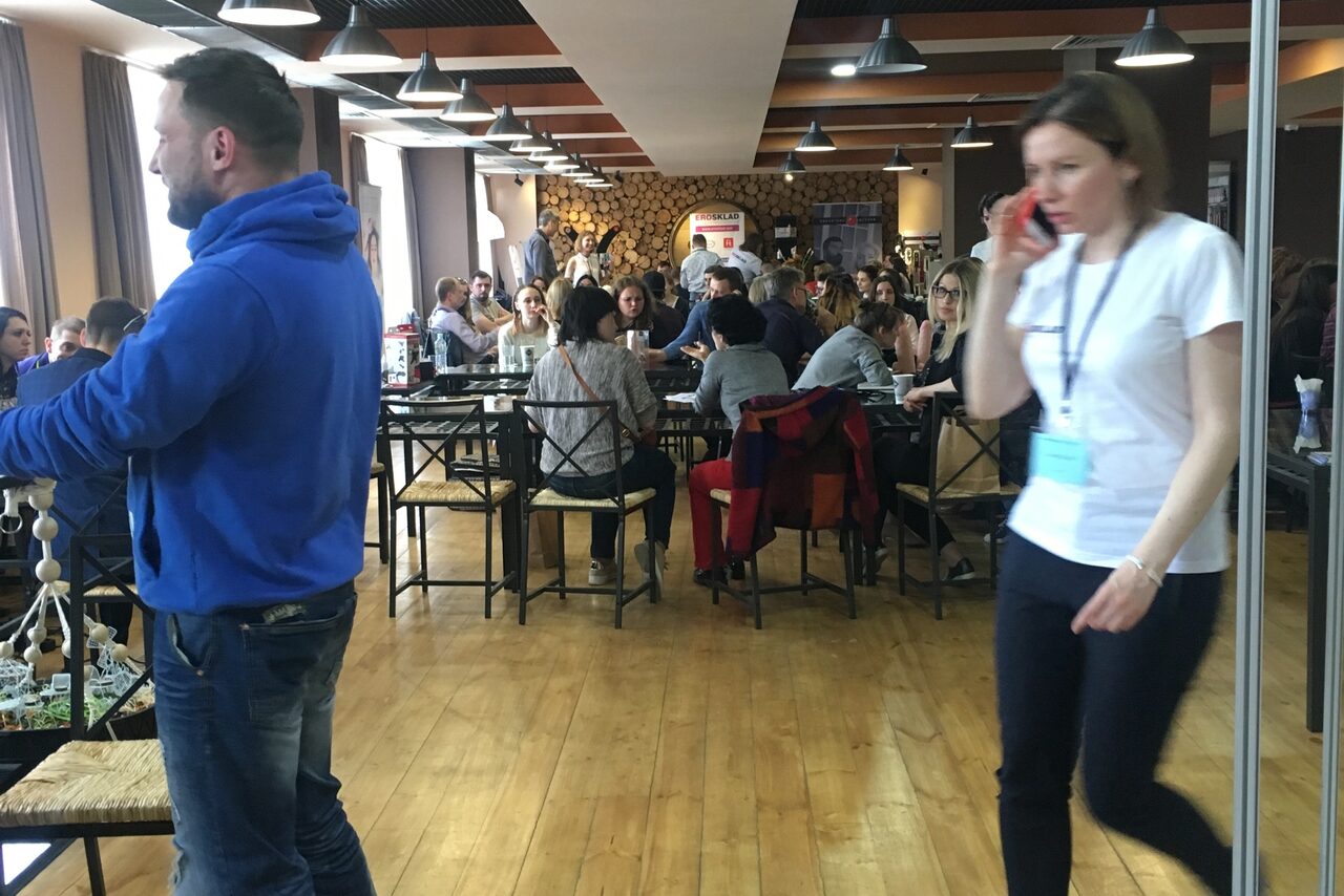 Арендовать StolOFFka Дизайнерский конференц-зал