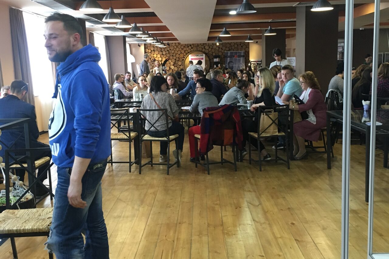 Арендовать StolOFFka Дизайнерский конференц-зал