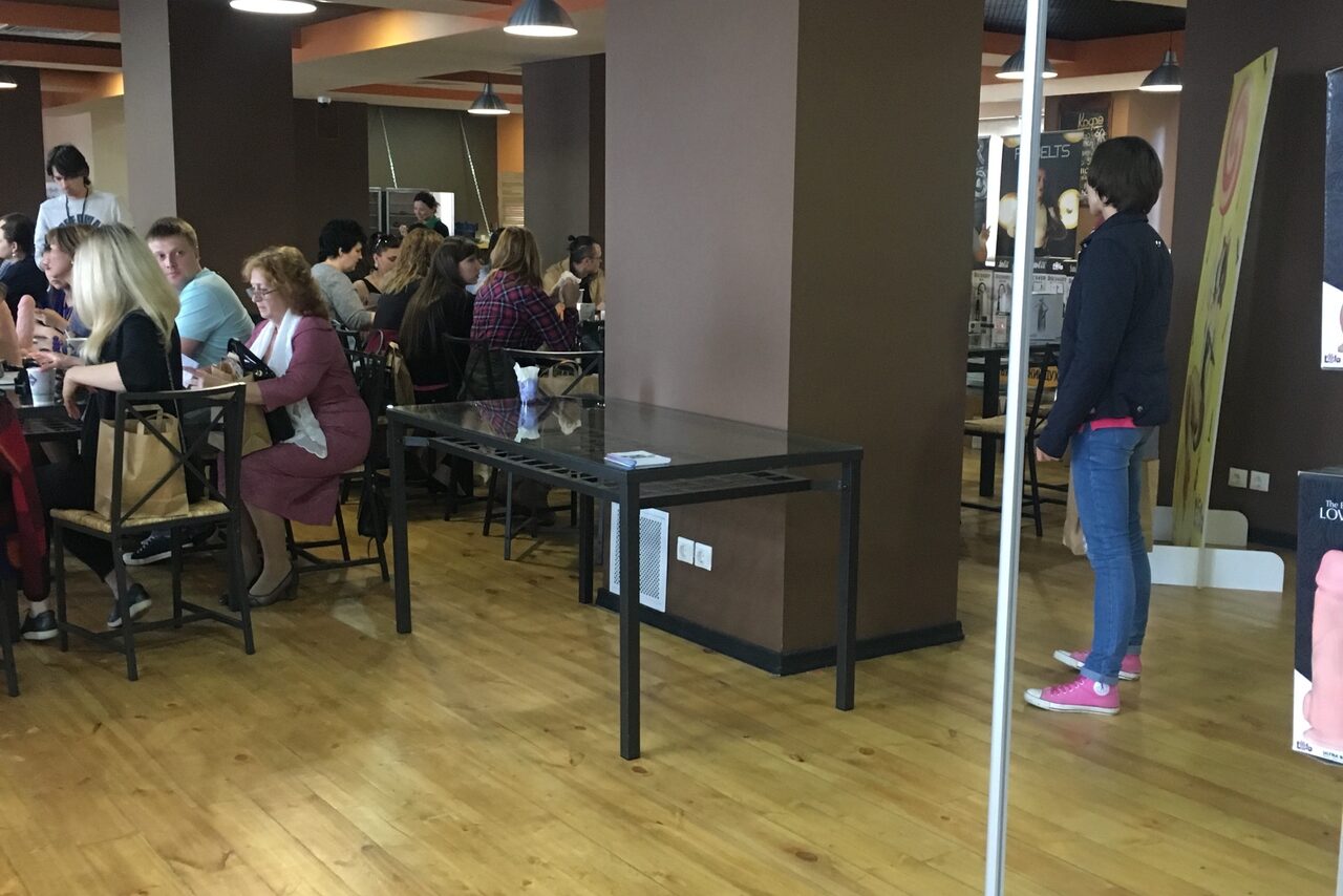 Арендовать StolOFFka Дизайнерский конференц-зал