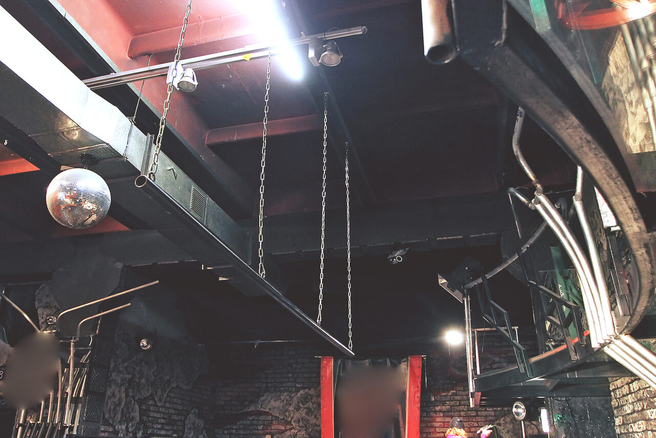 Арендовать Брутальный лофт с барной стойкой